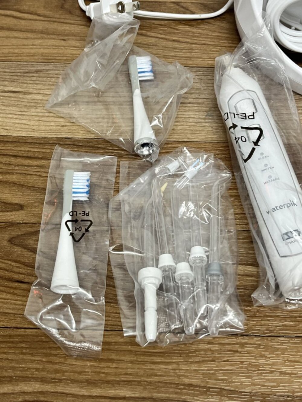 Waterpik Completecare Sonic 5.0 Water Flosser & Electric Toothbrush White Open B - Picture 9 of 16